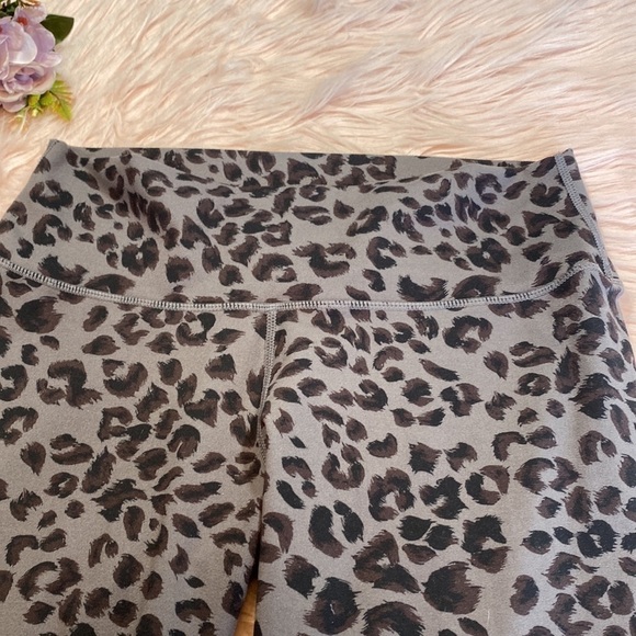Varley Century Leggings in Iron Cheetah sz L - Picture 3 of 10
